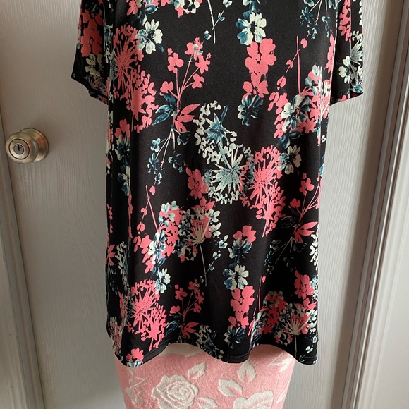 Black Floral Top - Picture 3 of 7